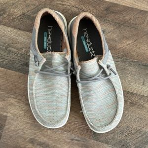 Women’s Hey Dude’s size 7